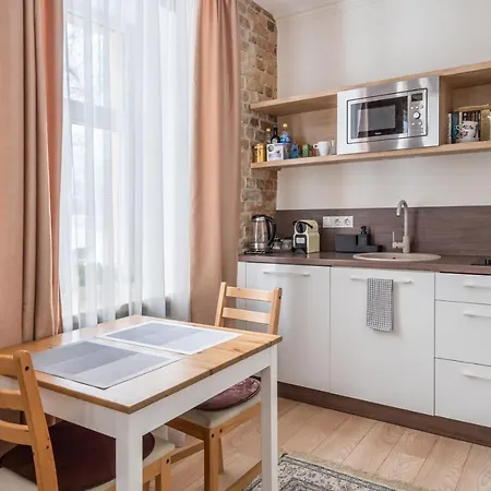 Stylish Close To Center, Cafes & Parks & Local Dining 아파트