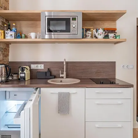 Stylish Close To Center, Cafes & Parks & Local Dining 아파트 *